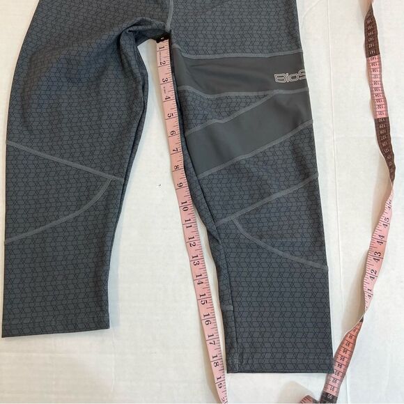 NWT BioSkin Running Capris in Charcoal Hex | Size M - Picture 11 of 11